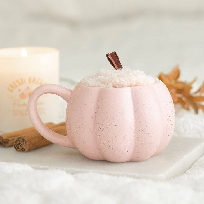 Set med rosa pumpa-höstmugg och strumpor