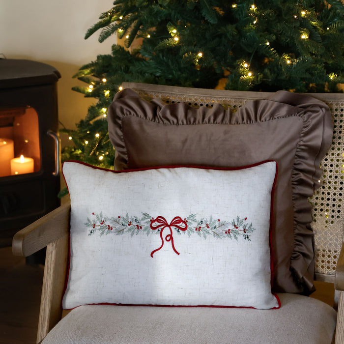 Aix Pillowcase w. bow & garland embroidery