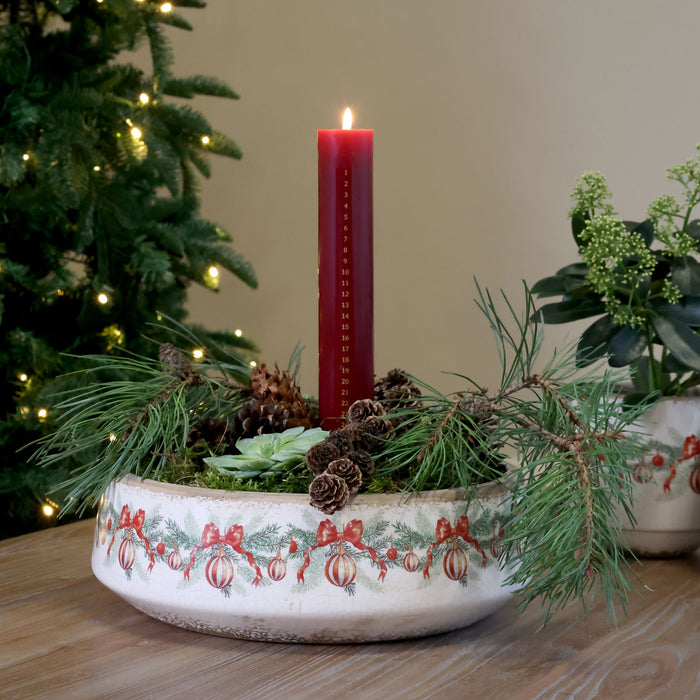 Tray w. Christmas bauble & bow