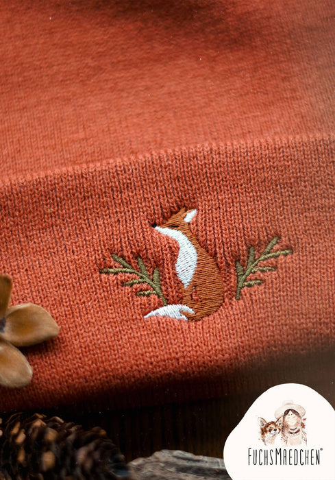 Broderad räv mössa roströd unisex en storlek