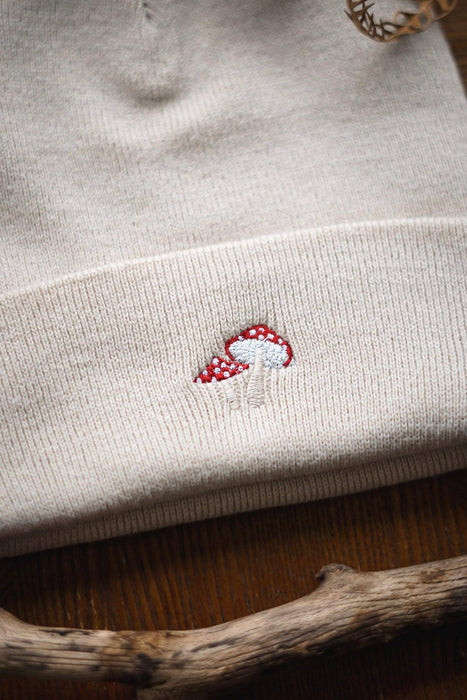 Broderad mössa lyckans ost sandfärgad unisex onesize